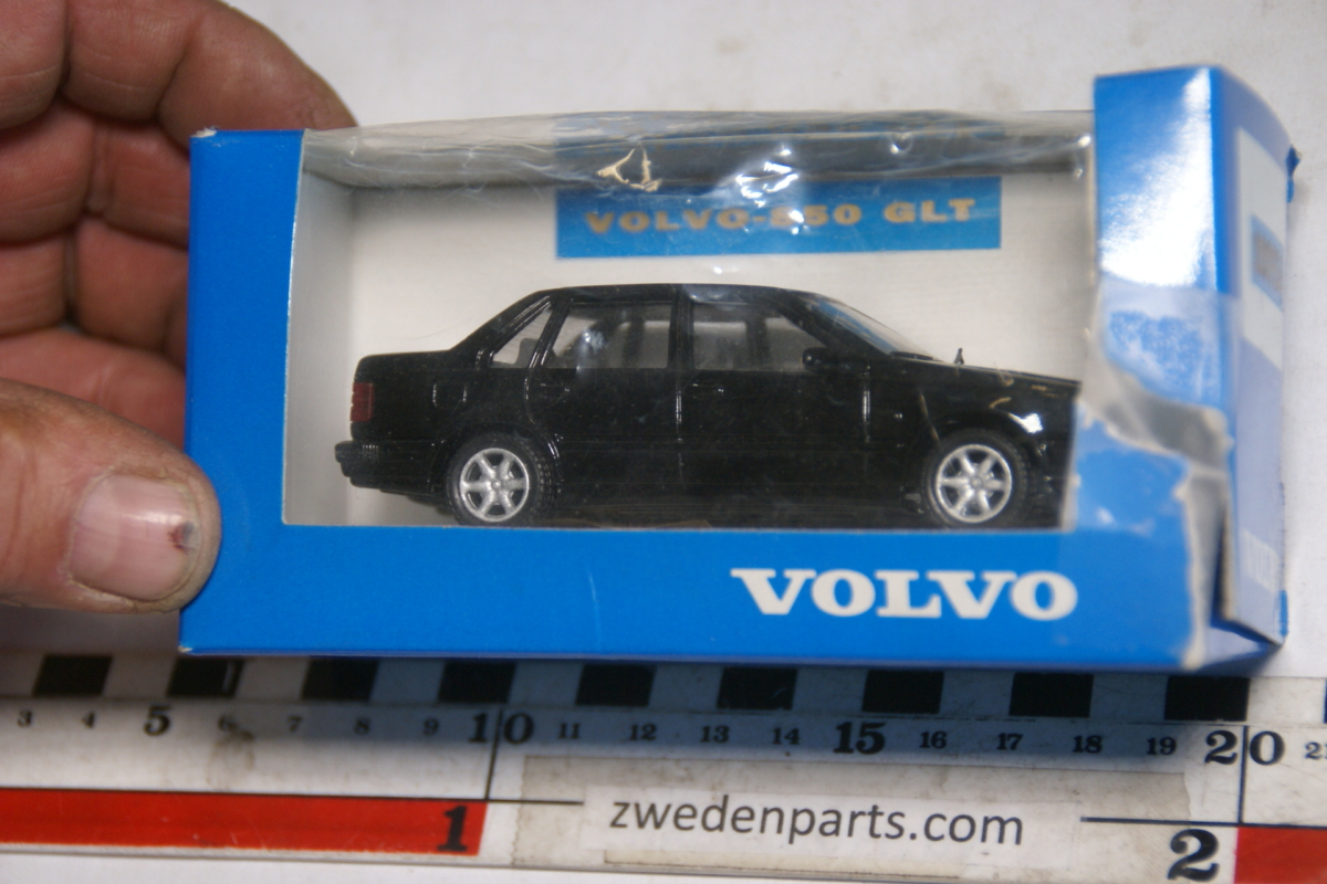 DSC05096 miniatuur Volvo 854 850GLT blauw 1op43 AHC nr 280956 MB