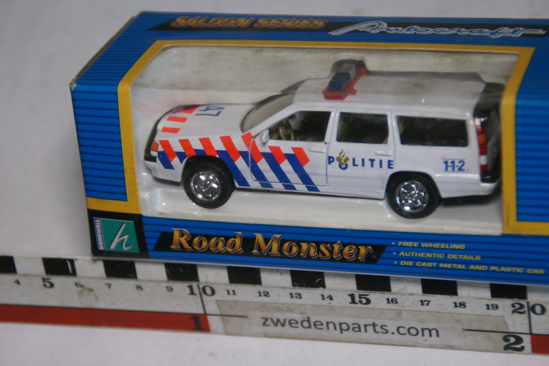 DSC05098 miniatuur Volvo V70 politie NL 1op43 Hongwell nr 16721 MB