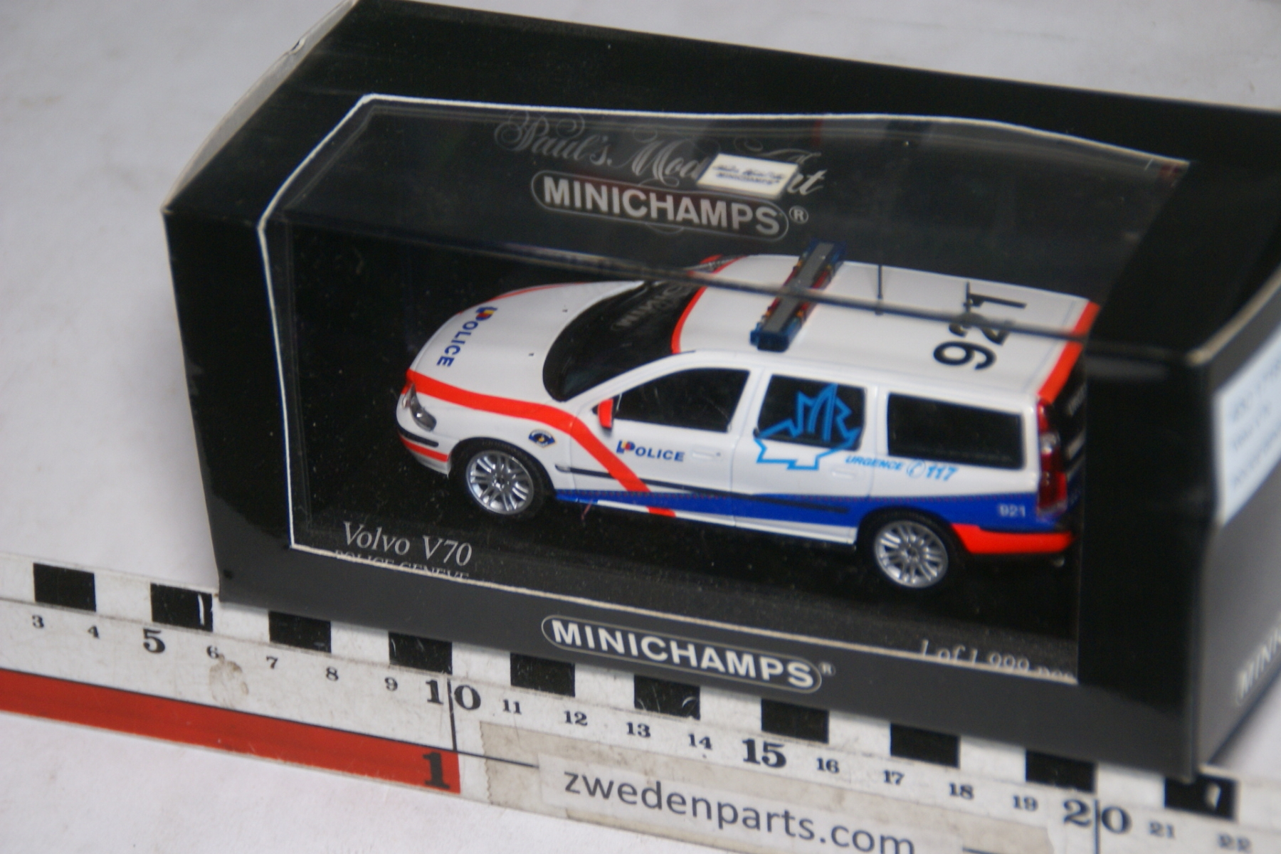 DSC05125 miniatuur Volvo V70 politie Geneve 1op43 Minichamps nr 171894 MB