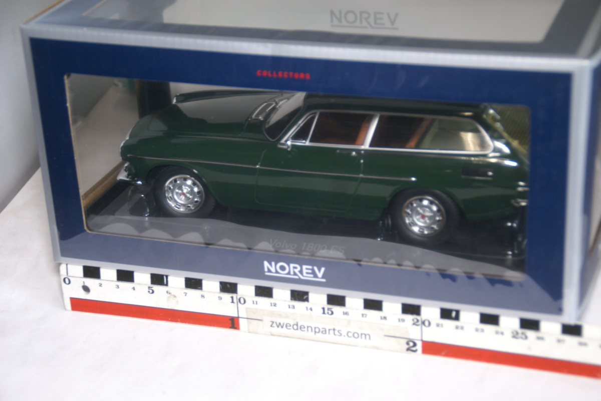 DSC05139 miniatuur 1973 Volvo 1800 ES groen 1 op 18, Norev nr 188720 MB
