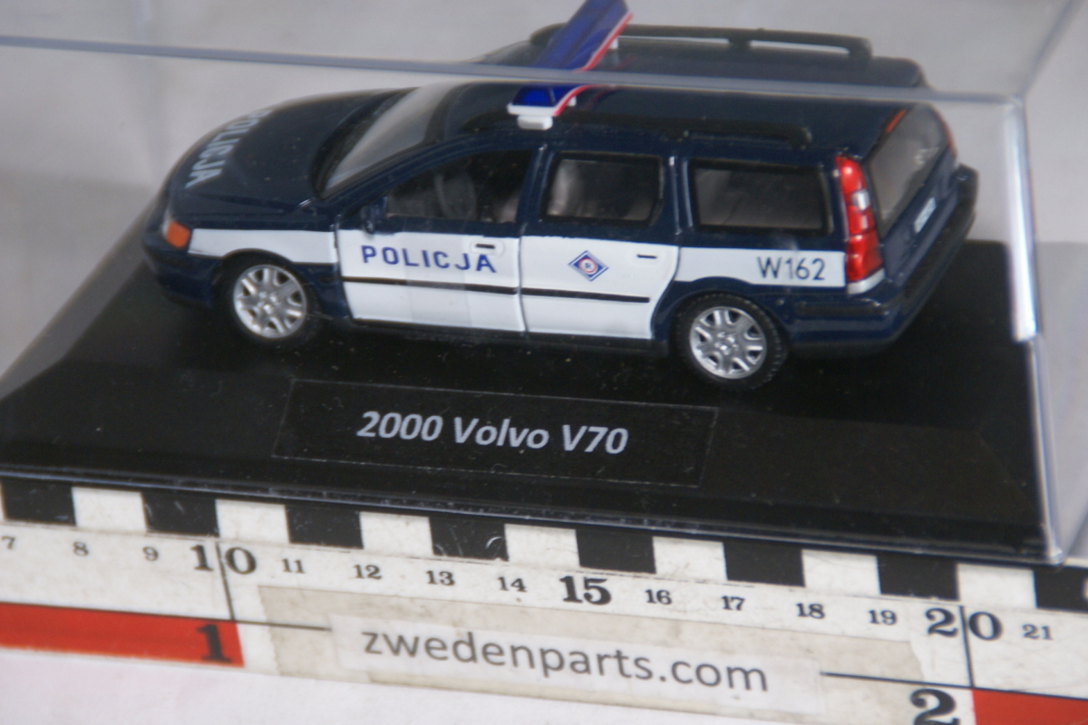 DSC05168 miniatuur 2000 Volvo V70 police Poland 1 op 43, Carrarama nr VOL0043 Mint in display