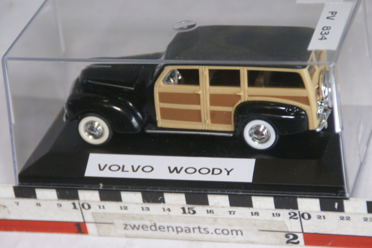 DSC05172 miniatuur Volvo PV 834 Woody 1 op 43, R&M Mint in display