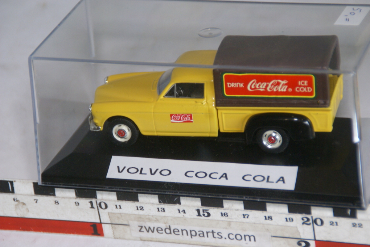 DSC05174 miniatuur Volvo Amazon combi Coca Cola 1 op 43, R&M Mint in display