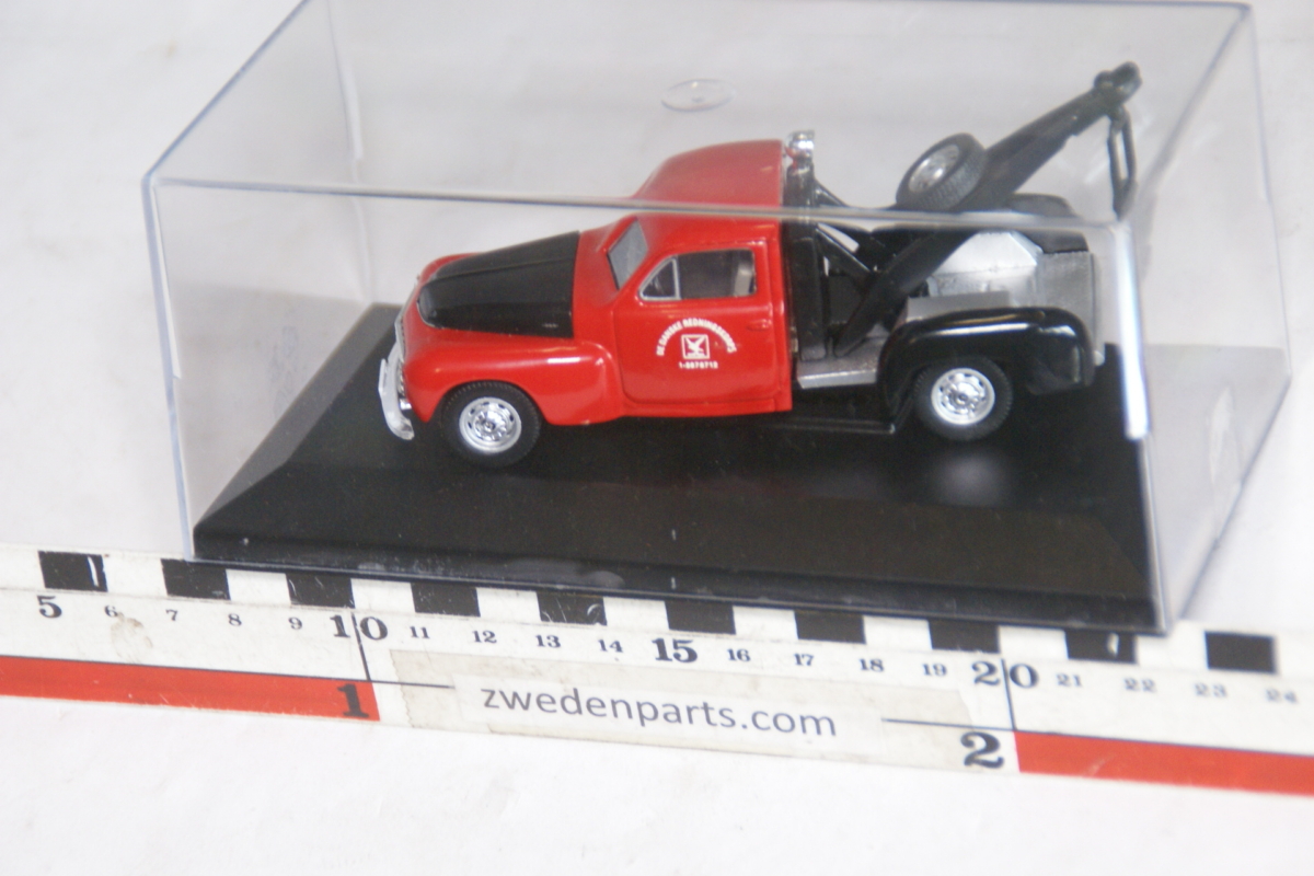 DSC05176 miniatuur Volvo 445 Duett kraanwagen rood Falck 1 op 43, R&M Mint in display