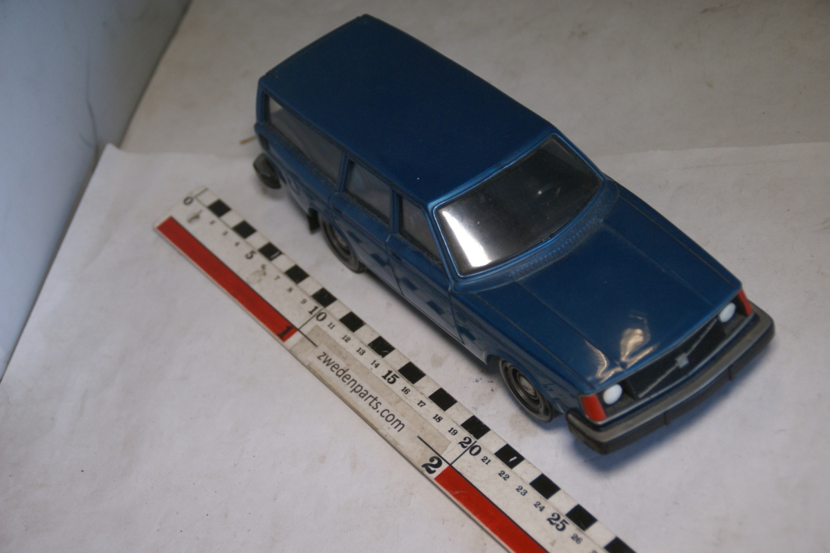 DSC05213 ca 1977 miniatuur Volvo 245 blauw 1op 20 Stahlberg made in Finland