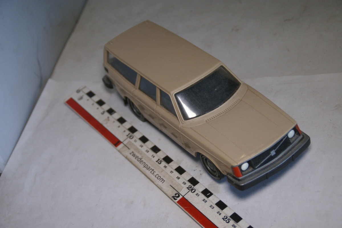 DSC05216 ca 1976 miniatuur Volvo 245 beige 1op 20 Stahlberg made in Finland