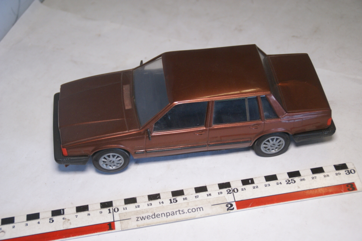 DSC05261 miniatuur Volvo 764GLE 760GLE bruin Stahlberg, made in Finland ca. 1op20 Mint