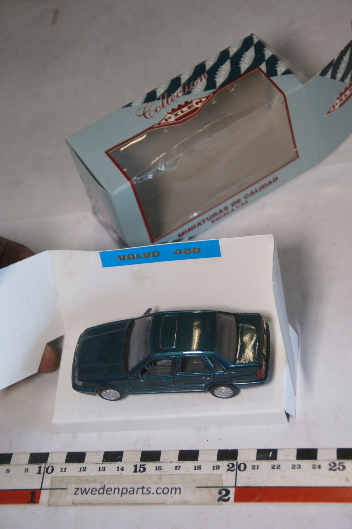 DSC05268 miniatuur Volvo 460 blauw Pilen 1op43 MB