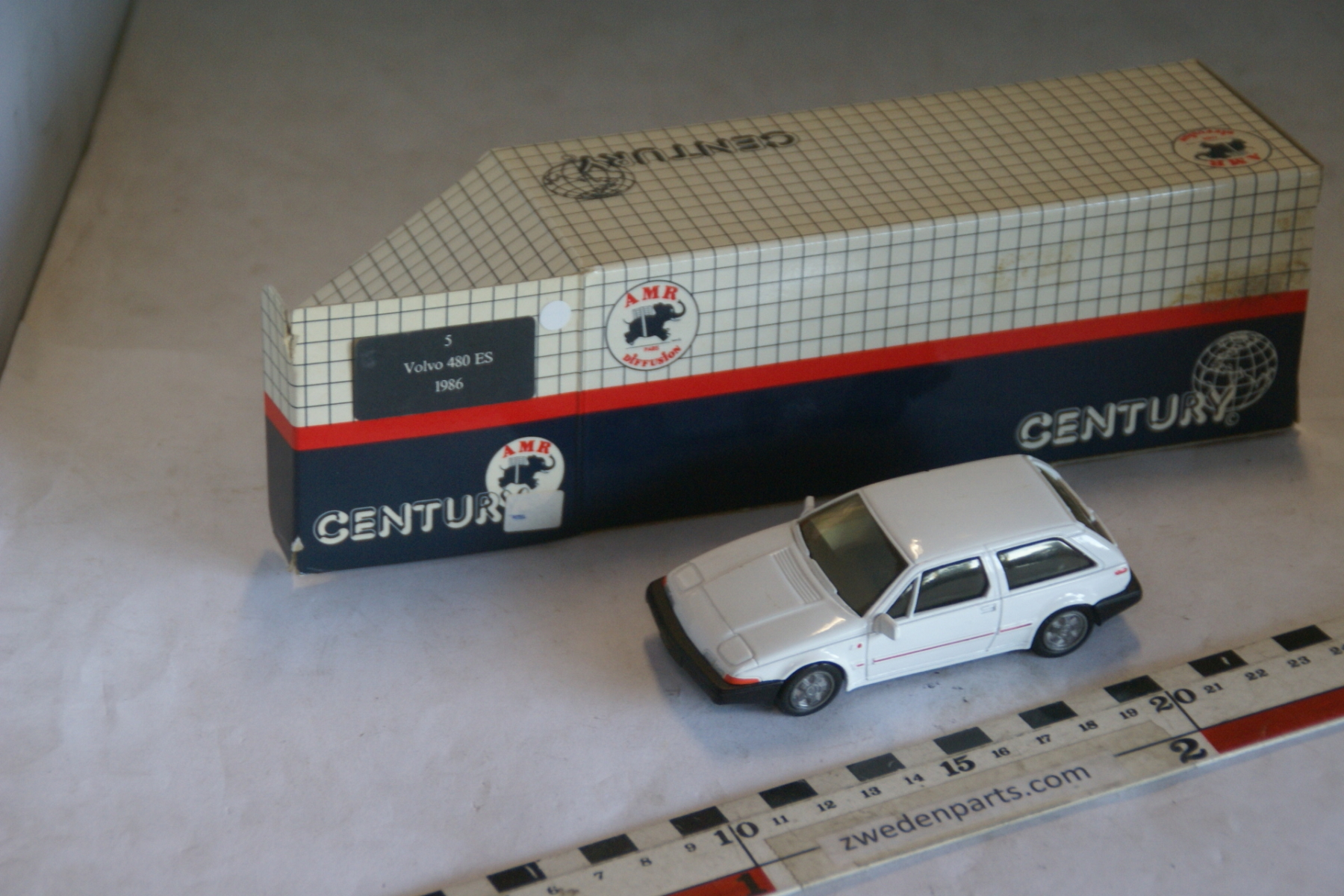 DSC05281 1986 miniatuur Volvo 480ES wit Century 1op43 limited edition nr 5MB