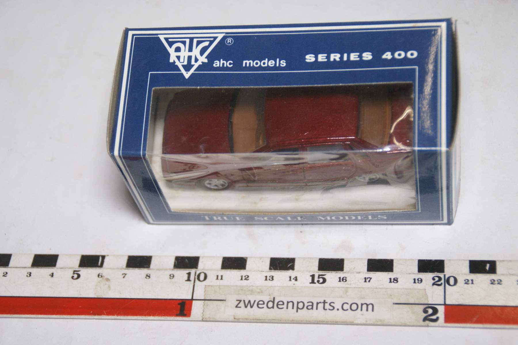 DSC04808 miniatuur Volvo 850GLT rood AHC True Scale Models 1op43 MB