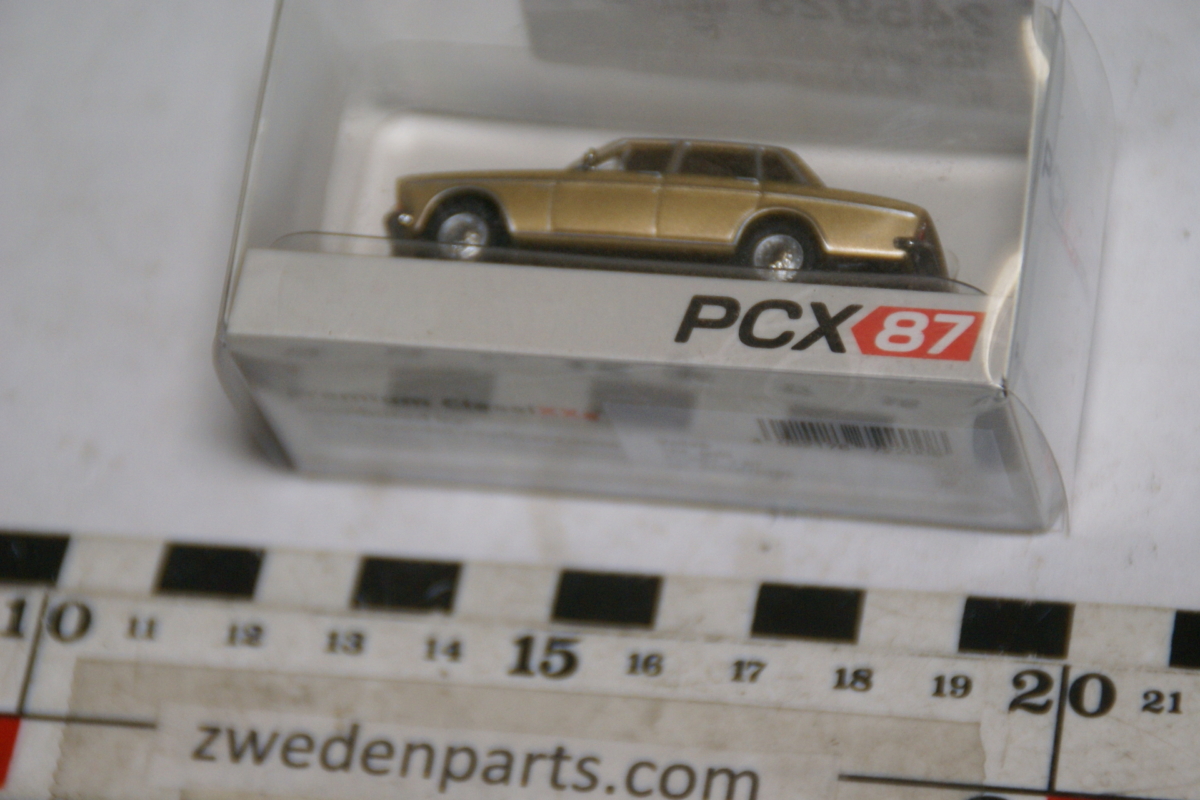 DSC04830 miniatuur Volvo 164 goud PCX artnr 245923 1op87 MB 15