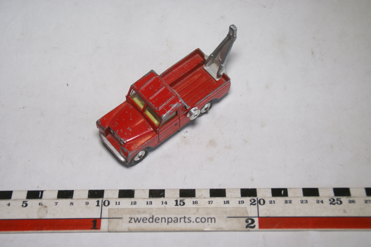 DSC04836 miniatuur landrover 109 inch rood Corgi Toys 1op43 15