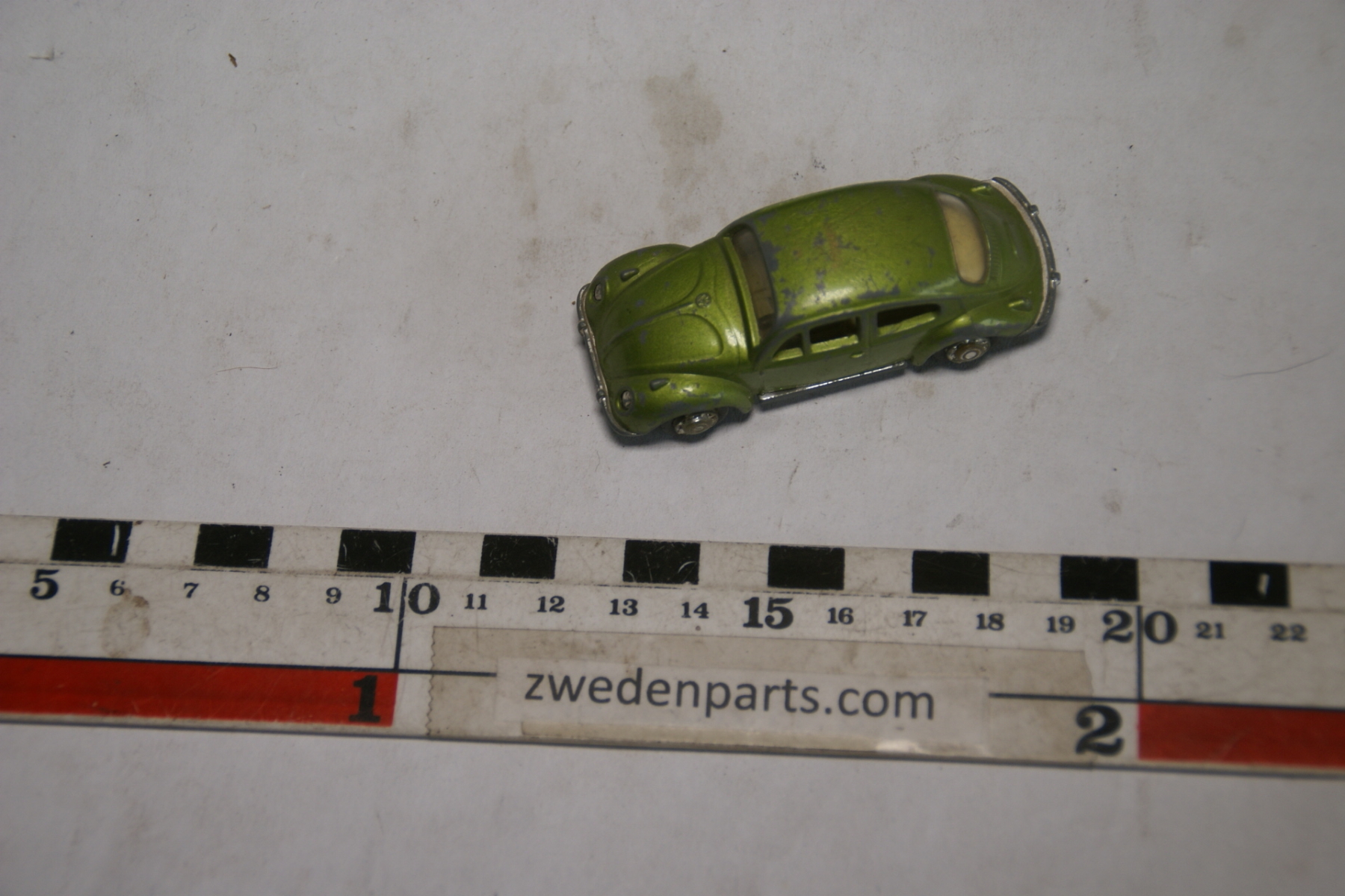 DSC04844 miniatuur VW kever groen Playart ca. 1op66 15