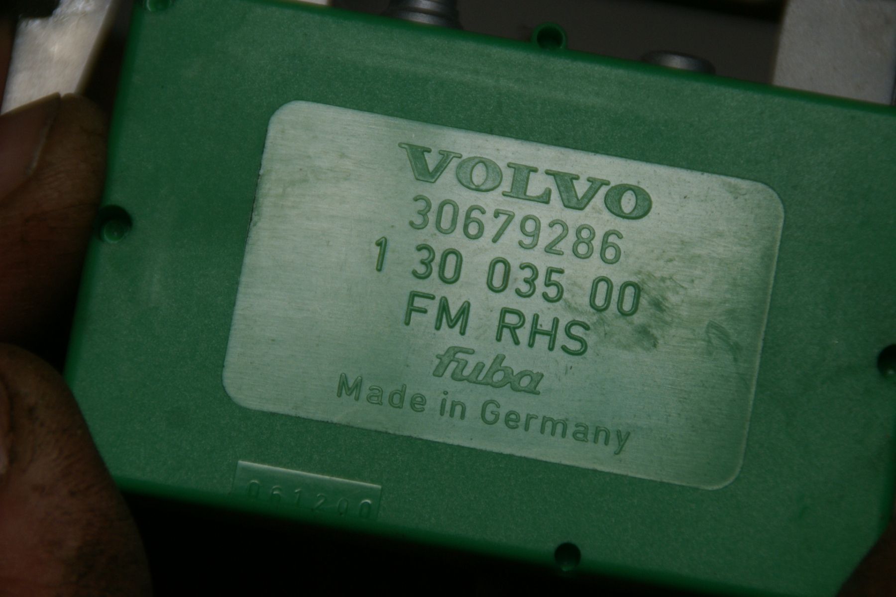 DSC03782 antenne versterker origineel Volvo S60 VXC70 S80 artnr. 30679286  40