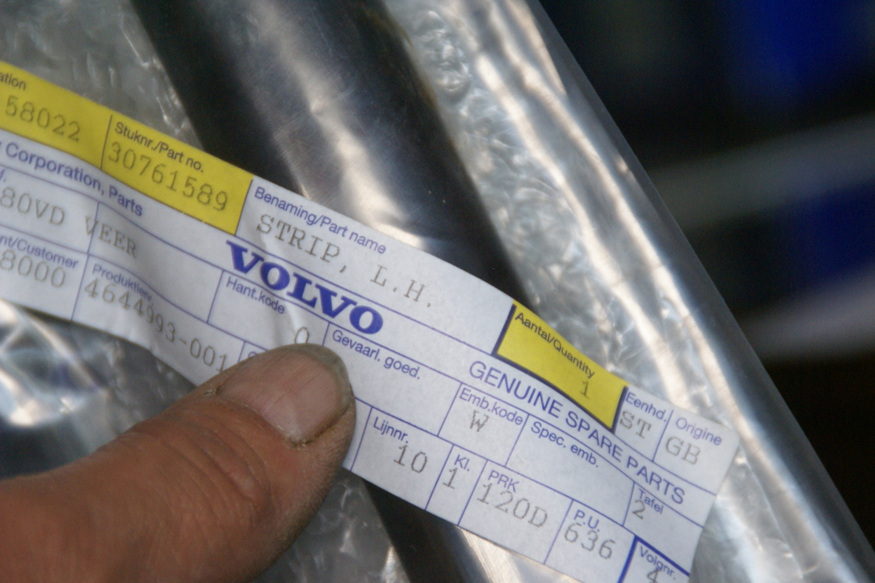 DSC04523 strip portier origineel Volvo S60 VXC70 artnr. 30761589 NOS 50