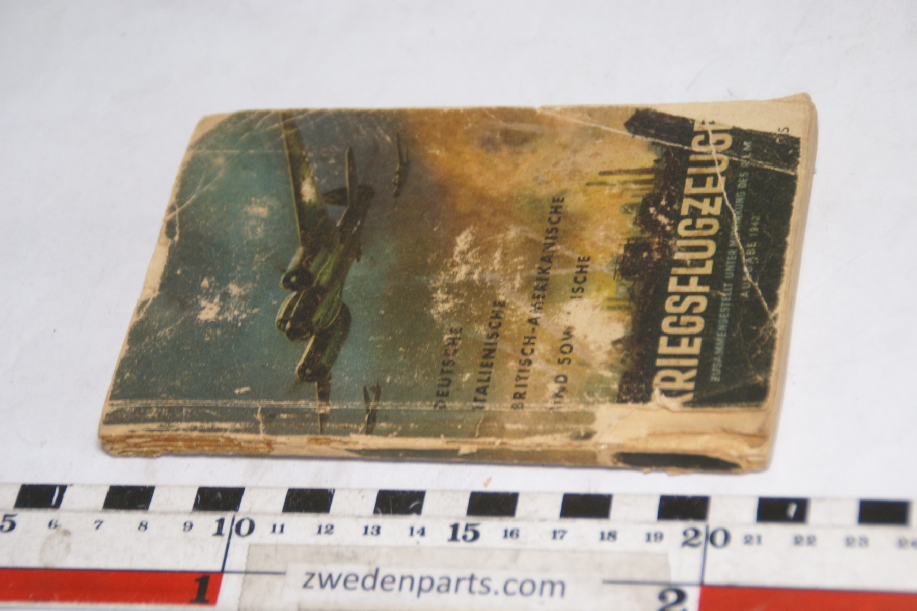 DSC04698 1943 boek Kriegsflugzeugen, Deutsch