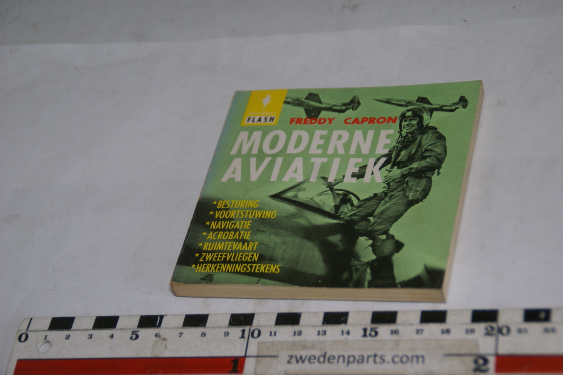DSC04700 1963 boek Moderne Aviatiek