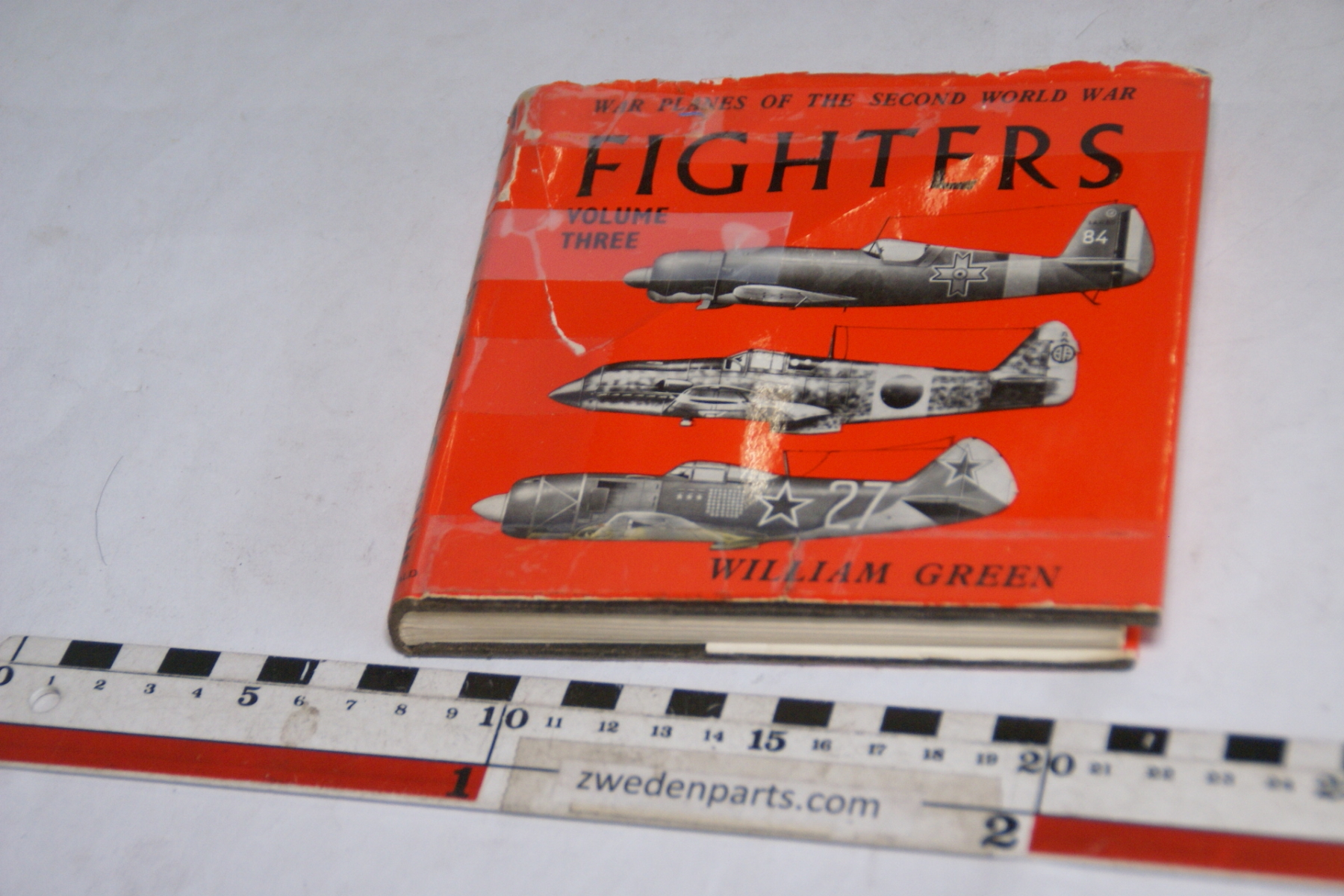 DSC04721 1961 boek WW II Fighters III, aircrafts, English
