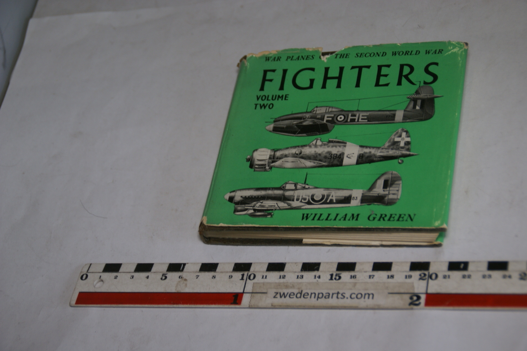 DSC04724 1961 boek WW II Fighters II, aircrafts, English