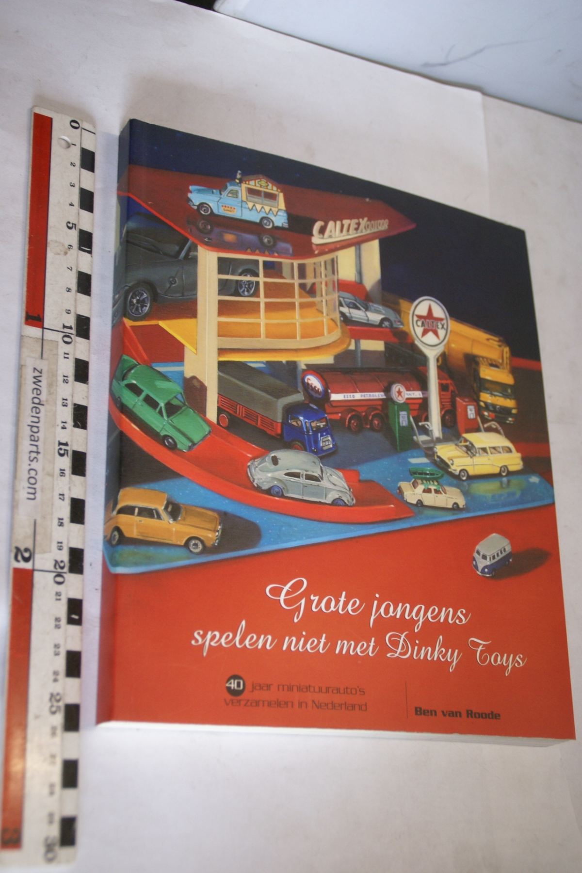 DSC04748 2005 boek Grote jongens Dinky Toys