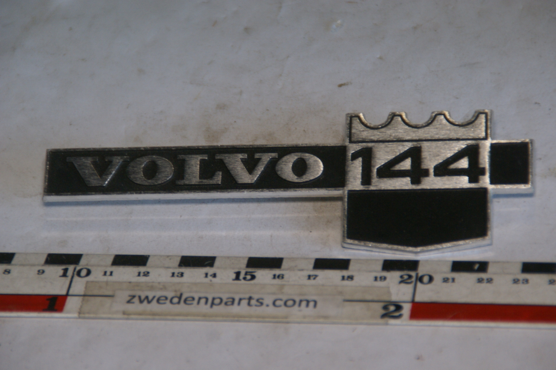 DSC05682 1967 embleem origineel Volvo 144