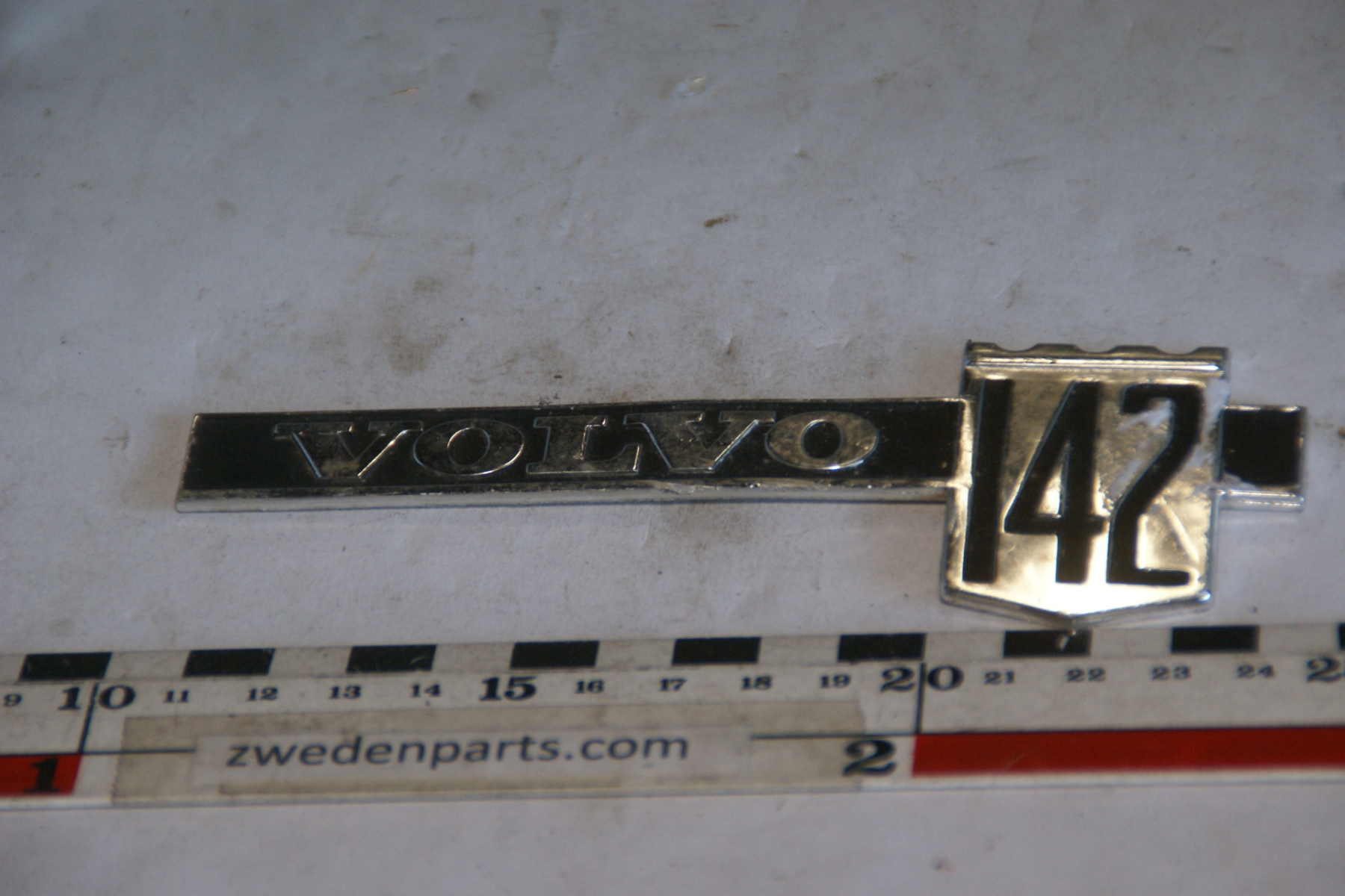 DSC05683 1967 embleem origineel Volvo 142