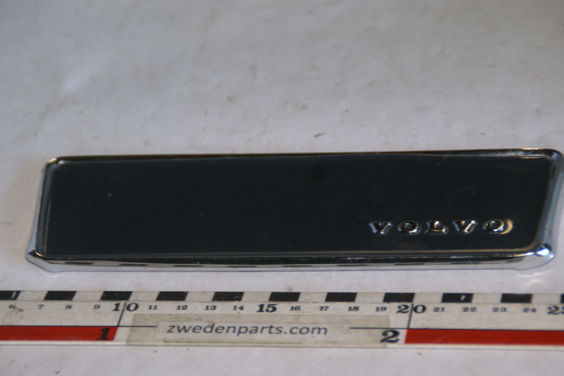 DSC05690 radioplaat RVS, grijs gelakt origineel Volvo P1800