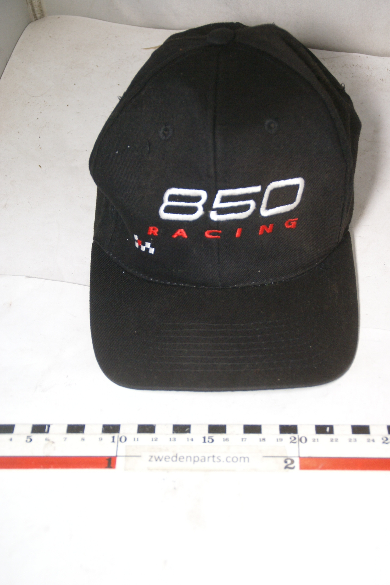 DSC05431 cap Volvo 850 Racing mint