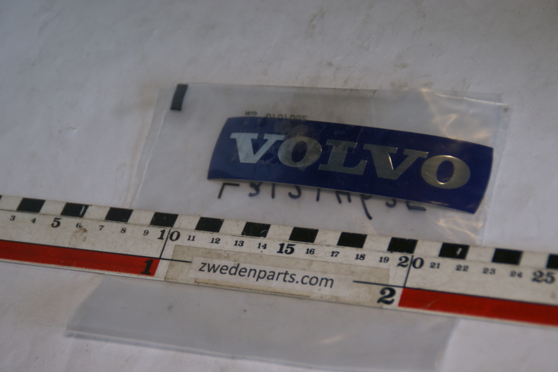 DSC05827 embleem grille alu en kunststof origineel Volvo S60 SVXC70 S80 NOS