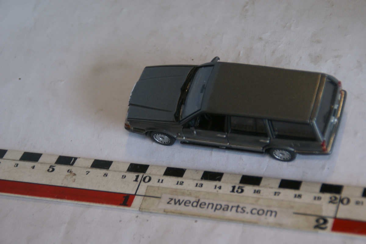 DSC05847 miniatuur Volvo 765 antraciet 1op43 MR Cars nieuw