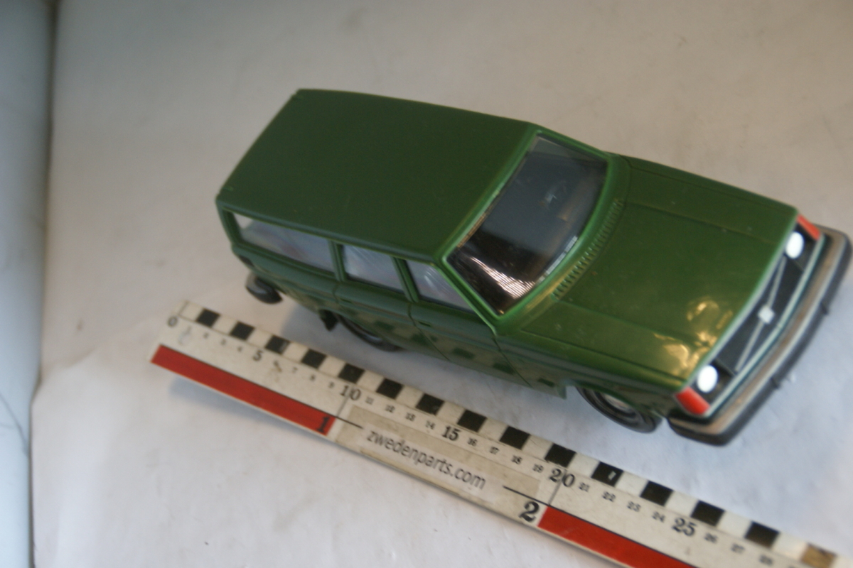 DSC05851 miniatuur Volvo 245DL groen ca.  1op18 Stahlberg Made in Finland nieuwstaat