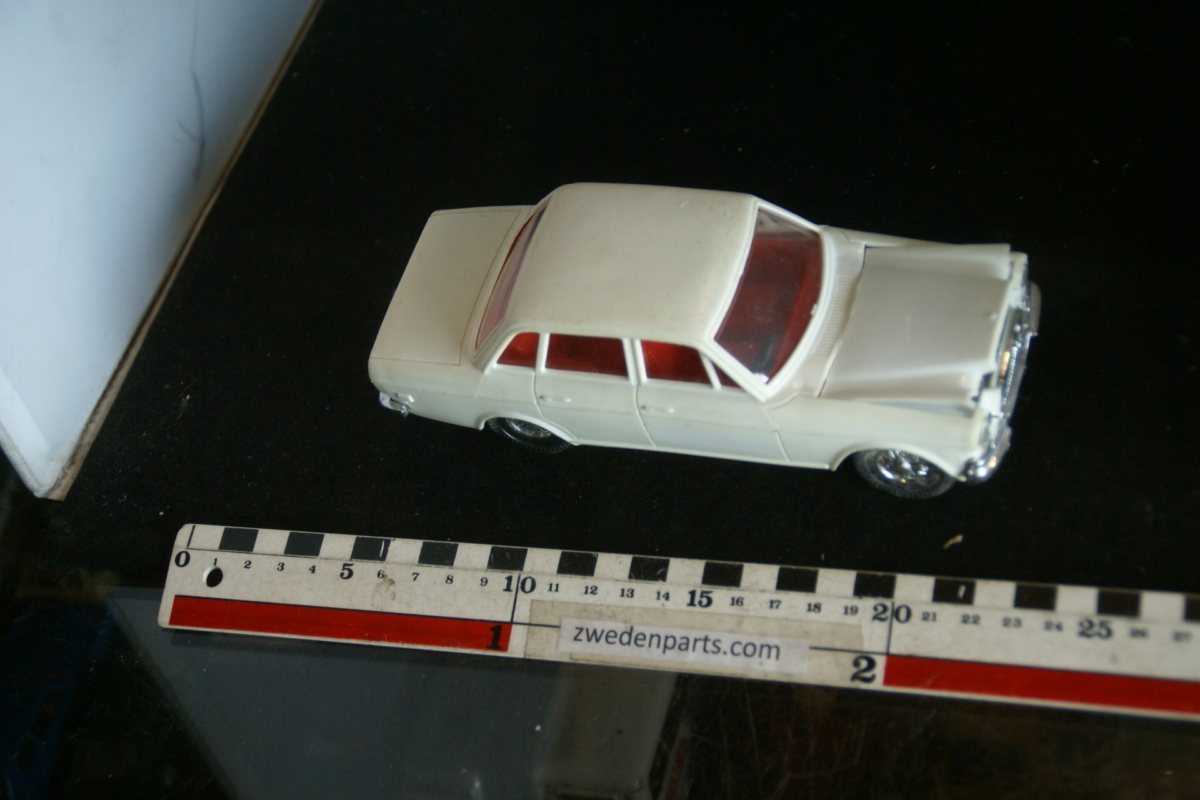 DSC05856 miniatuur Volvo 164 wit ca 1op26 Lucky nr 3088