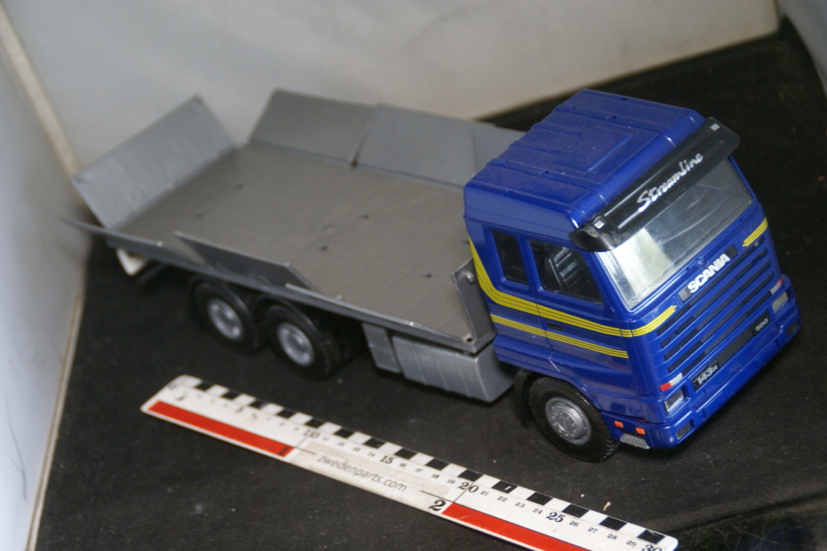 DSC05943 miniatuur Scanie vrachtwagen EMEK made in Finland ca 1o18 zeer goede staat