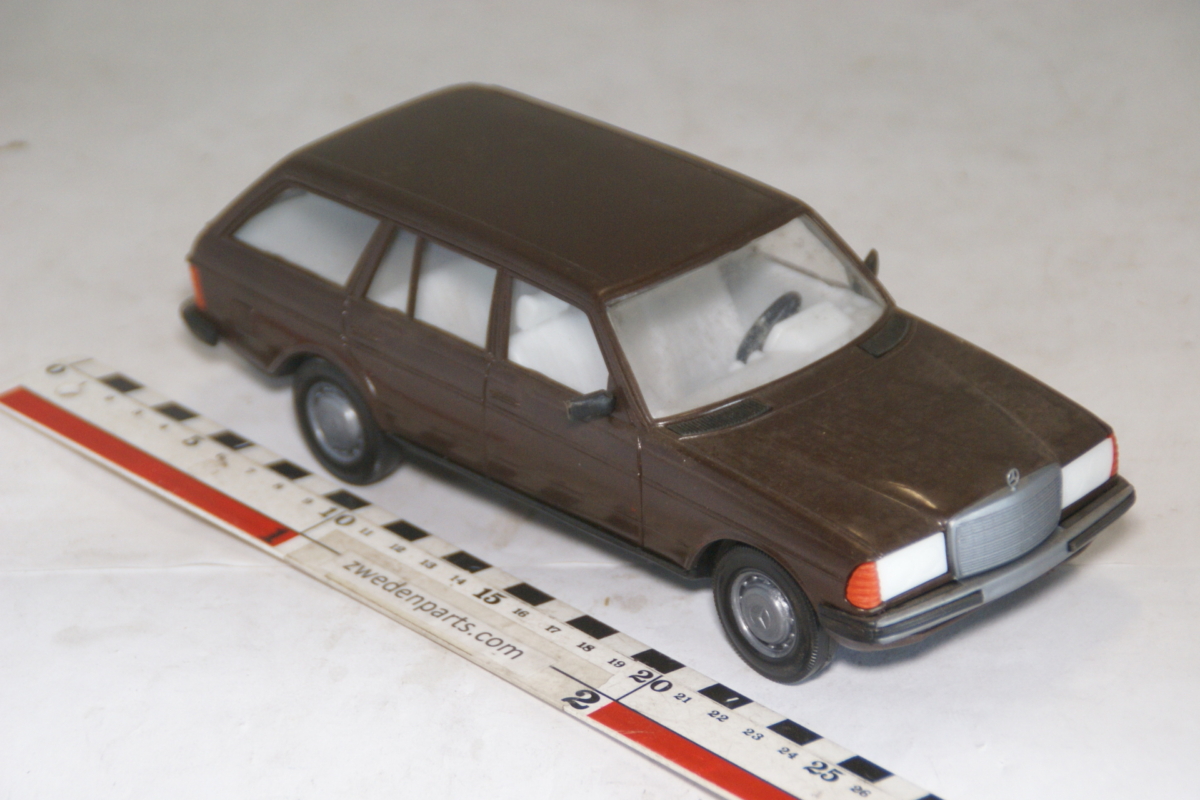 DSC05957 miniatuur Mercedes met Ster mascotte lijkt op Stahlberg made in Estonia ca 1o18 zeer goede staat