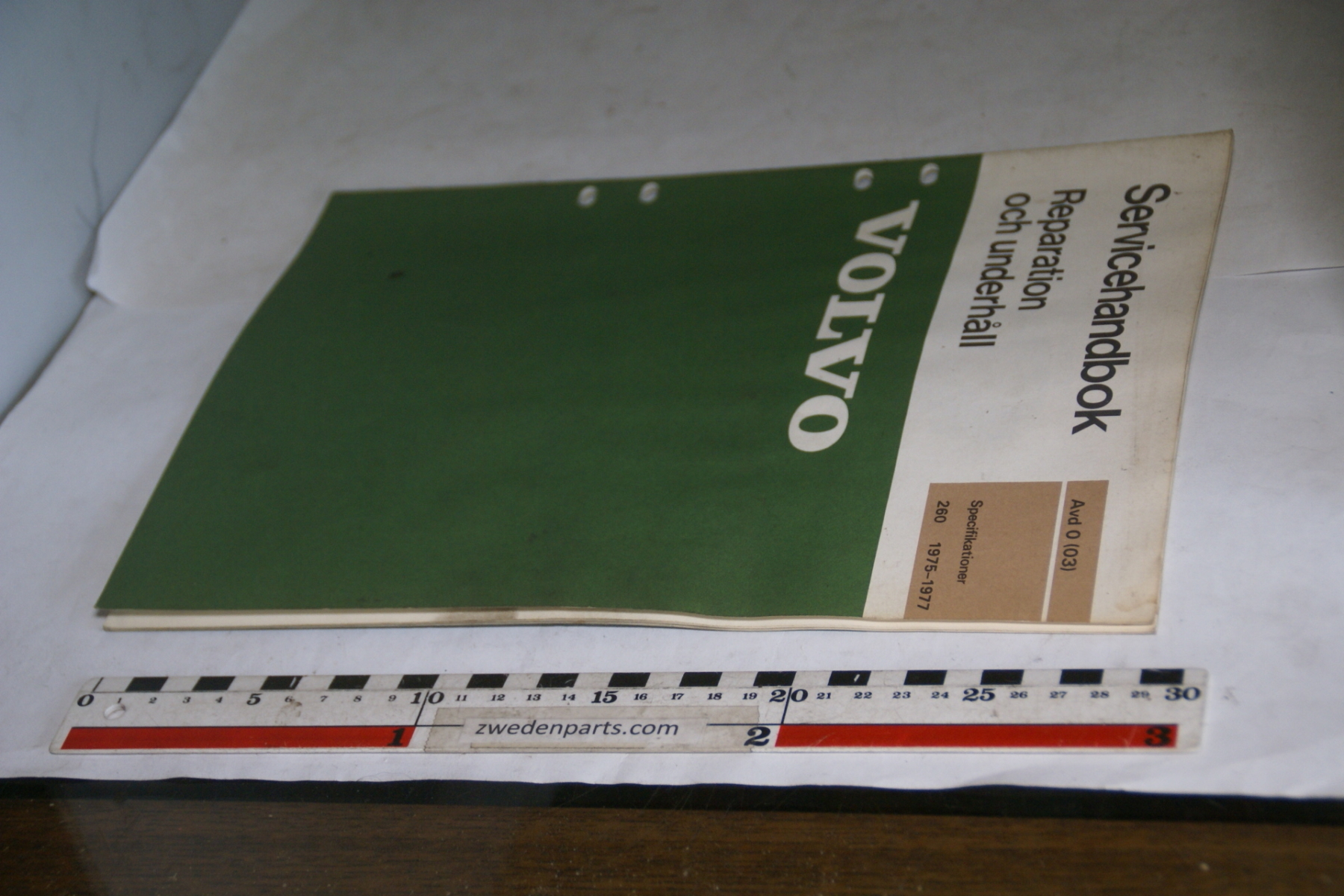 DSC05994 1976 servicehandboek  specs 0 (03) origineel Volvo 260 nr. TP11059 Svensk