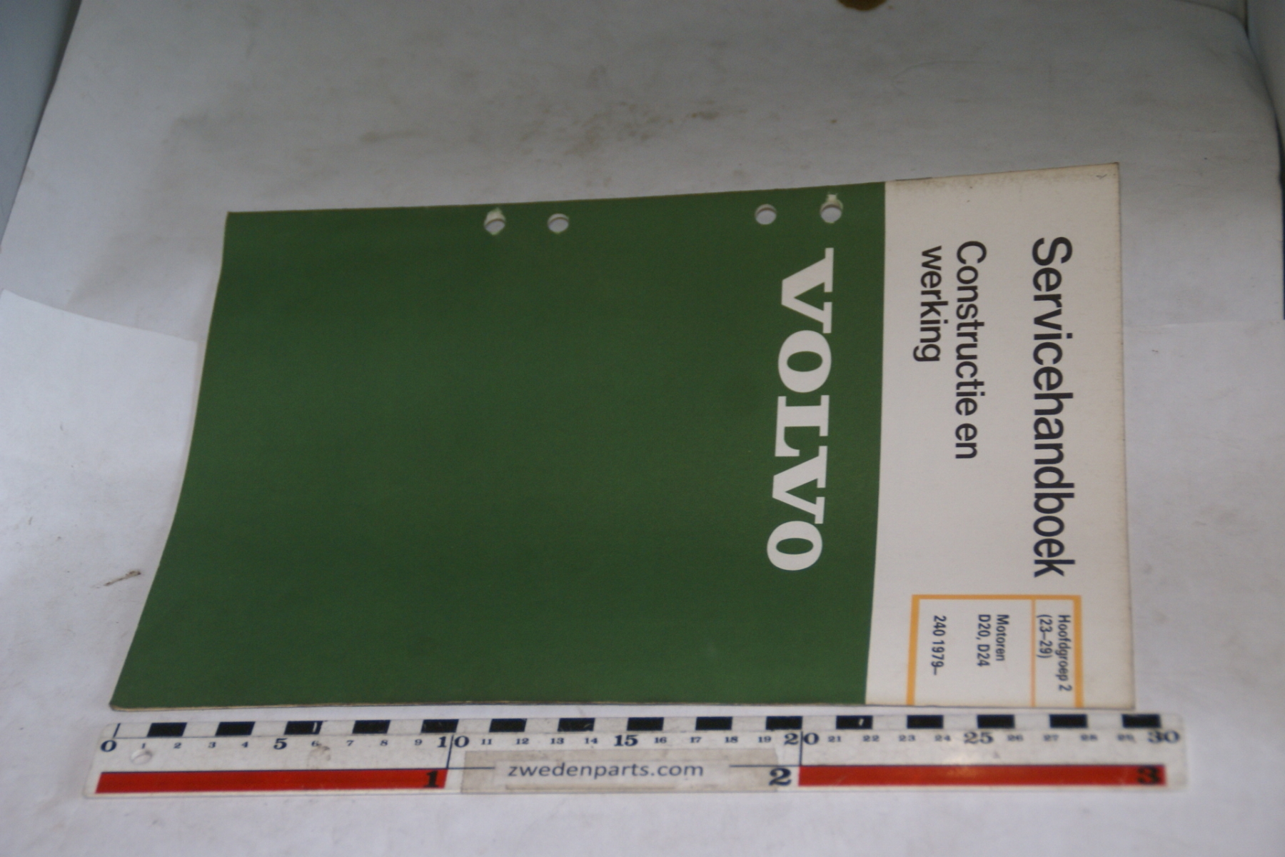 DSC06049 1980 servicehandboek 2 motor D20 D24 origineel Volvo 240 1 van 800 nr. TP30150