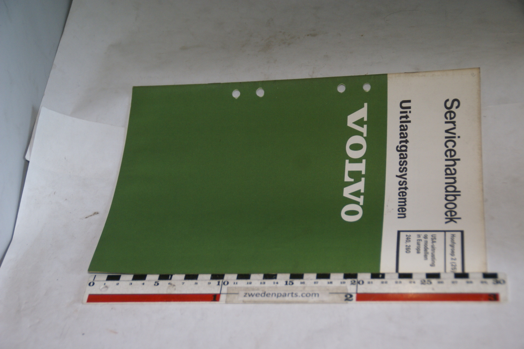 DSC06055 1979 servicehandboek 2 (25) uitlaatgas US  origineel Volvo 240 260 1 van 800 nr. TP30066