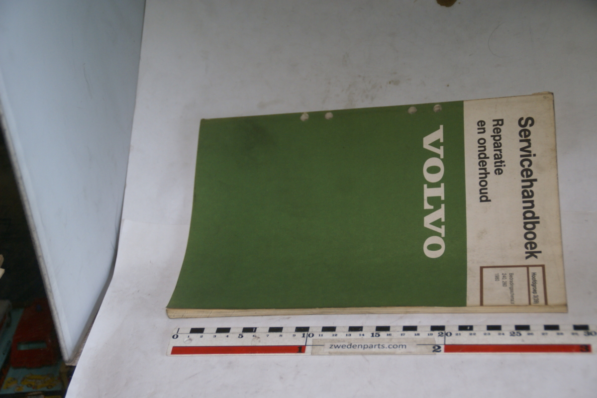 DSC06069 1981 servicehandboek 3 (39) bedrading origineel Volvo 240 260 1 van 800 nr. TP30258