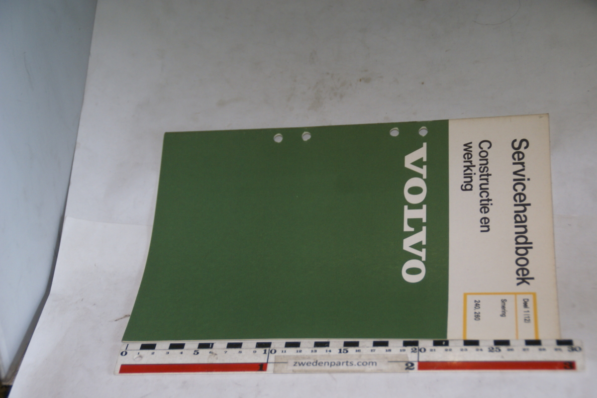 DSC06071 1977 servicehandboek 1 (12) smering origineel Volvo 240 1 van 750 nr. TP11605