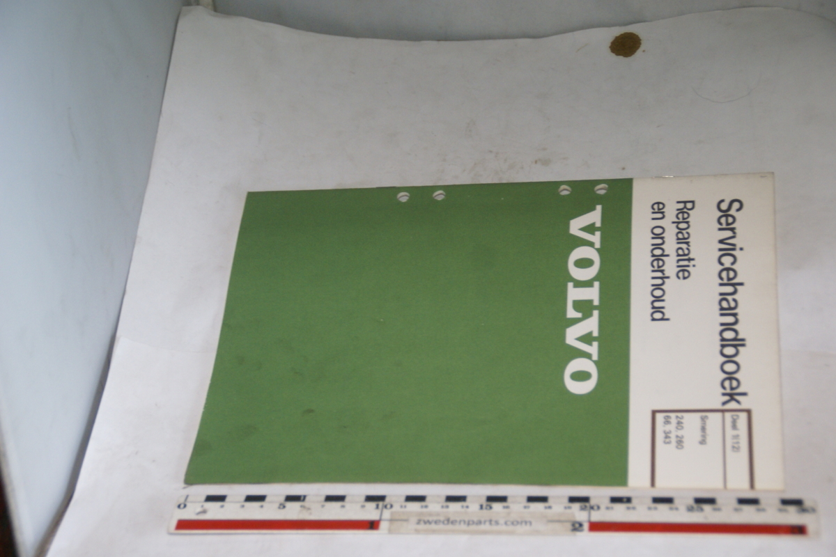 DSC06073 1978 servicehandboek 1 (12) smering origineel Volvo 240 260 1 van 750 nr. TP11867