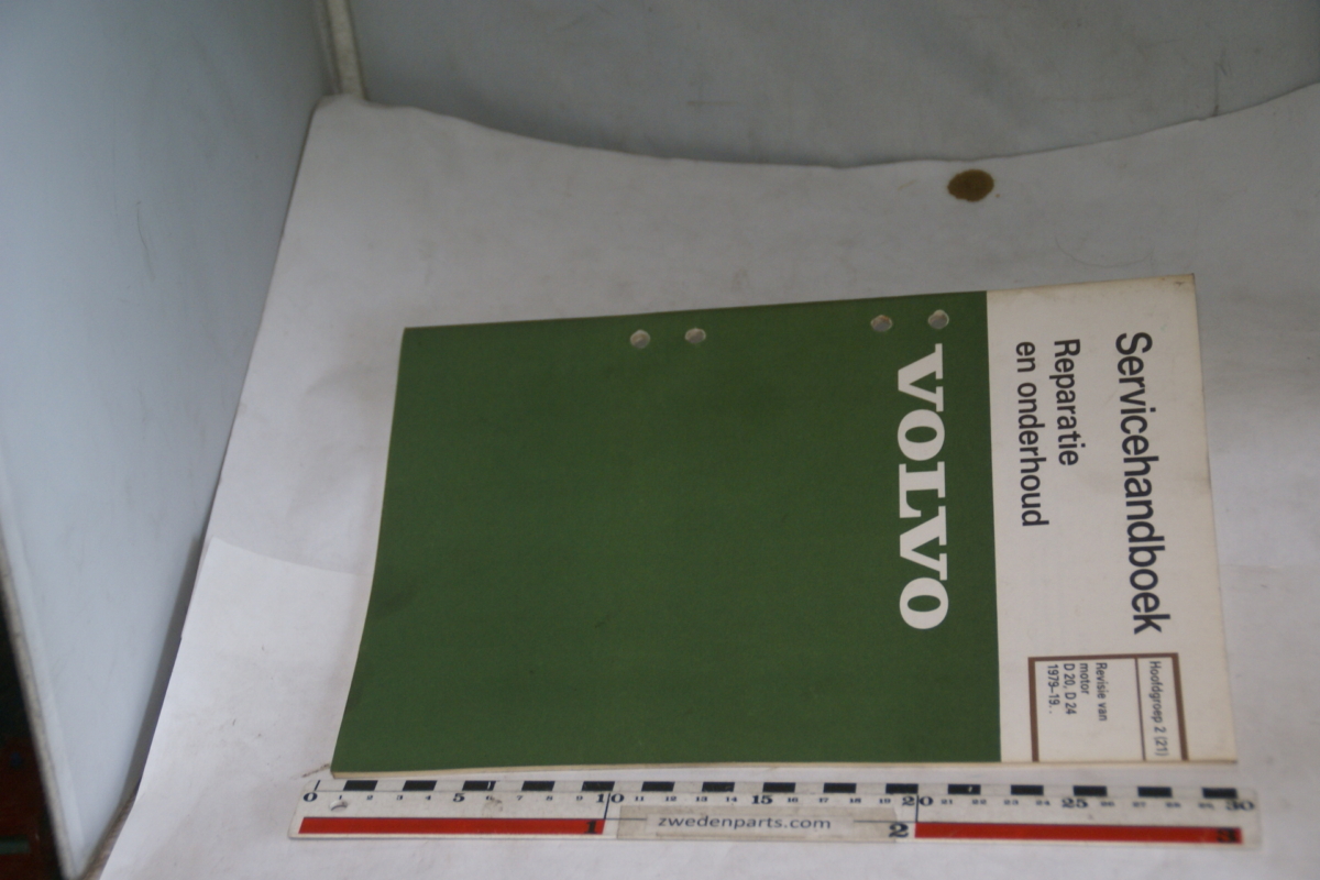 DSC06085 1983 servicehandboek 2(21) motor D20 D24 origineel Volvo 240 1 van 800 nr. TP30228