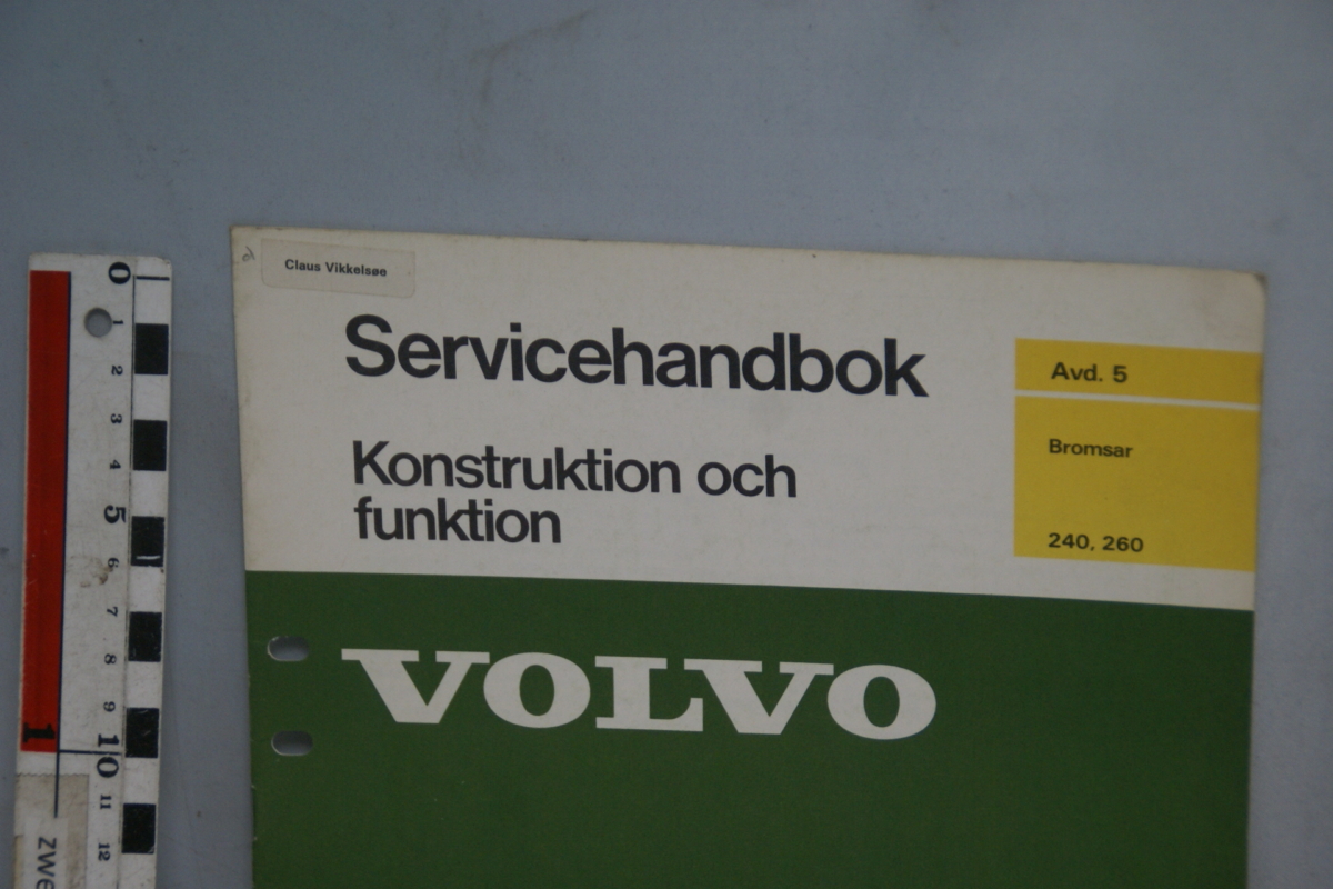 DSC06135 1976  servicehandboek remmen 5, origineel Volvo 240,260,   nr TP11477 svensk