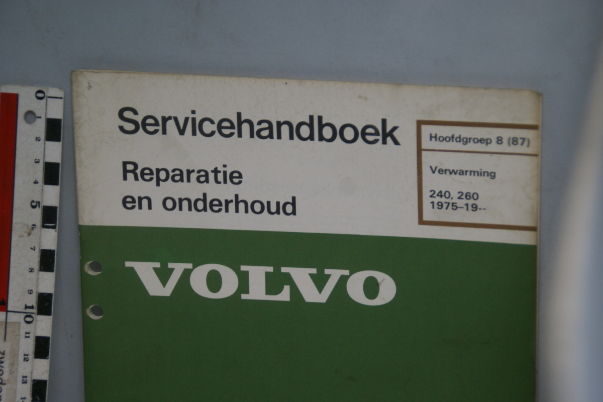 DSC06139 1981  servicehandboek verwarming 8(87), origineel Volvo 240, 260,  1 van 800 nr TP30286