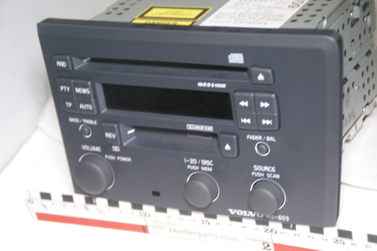 DSC06221 radio CD  cassettespeler HU-603 origineel Volvo artnr. 9488848 NOS 250