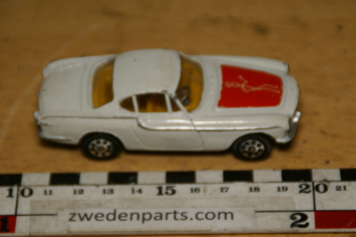 DSC02044 miniatuur Volvo P1800 wit Saint  Corgi Toys Whizzwheels ca. 1op43
