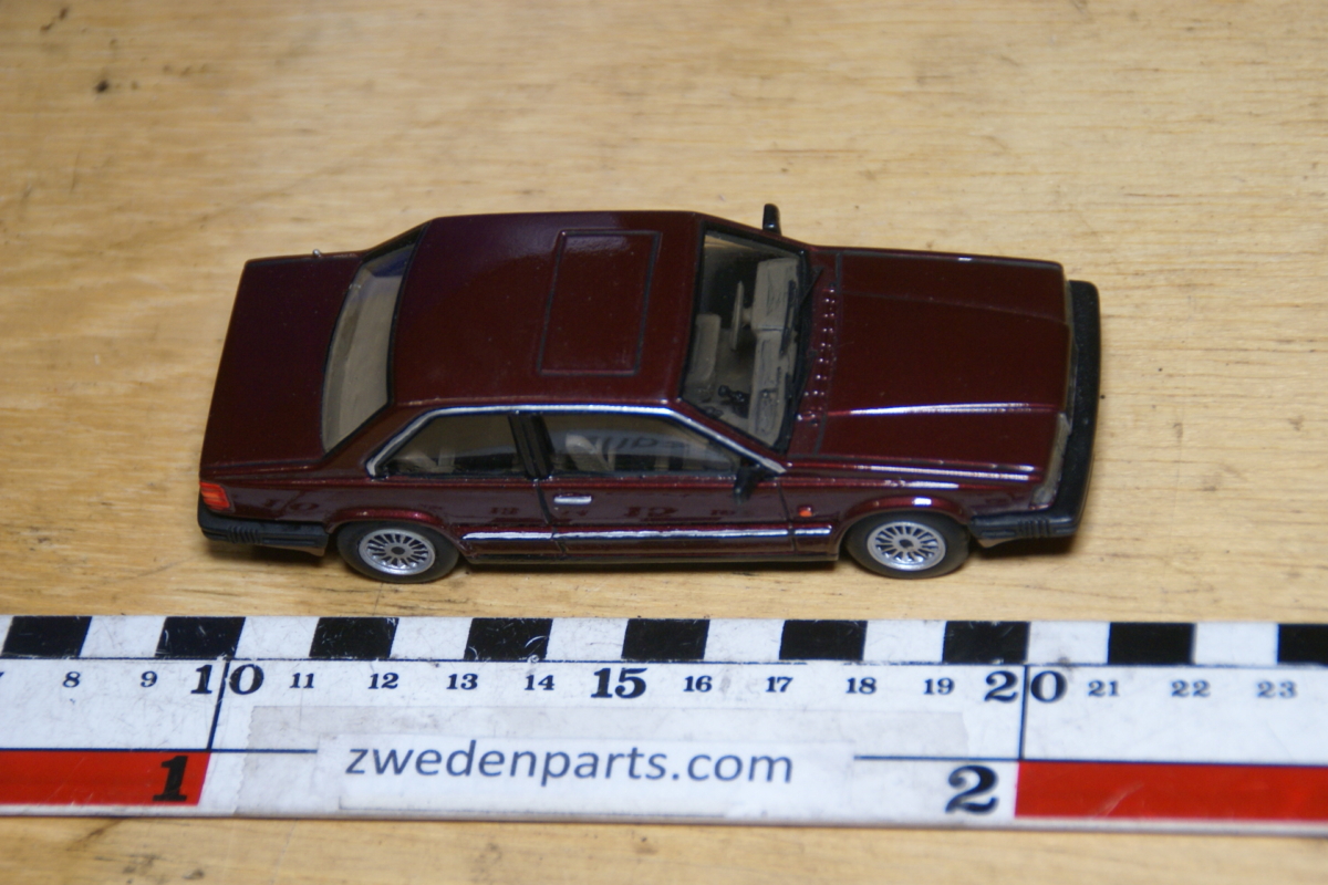 DSC02061 miniatuur Volvo 780 rood ESDO 1op43