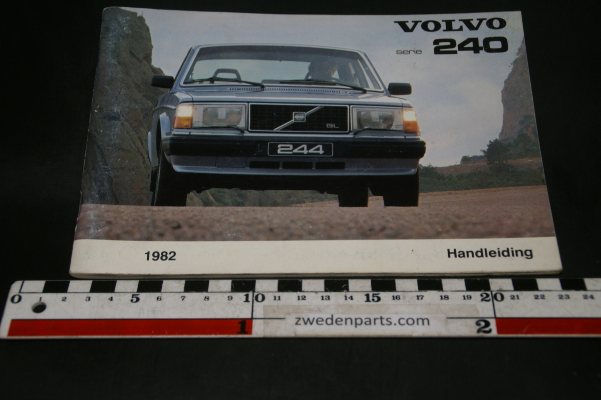 DSC02085 1982 instructieboekje origineel Volvo serie 240 artnr. TP2262