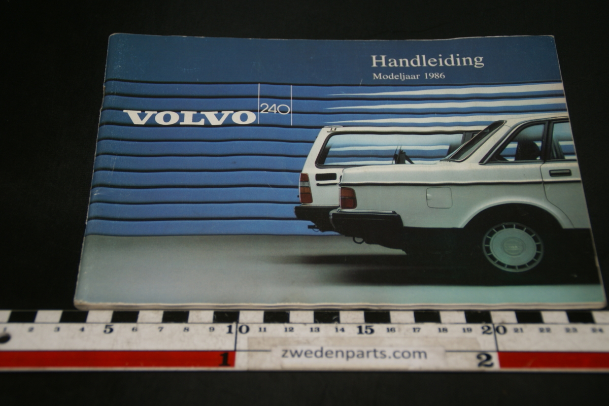 DSC02093 1986 instructieboekje origineel Volvo 240 artnr. TP2656