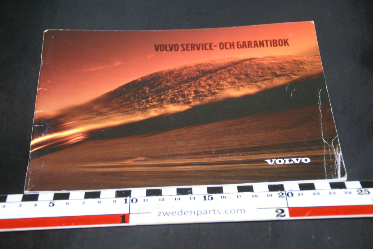 DSC02099 2000 boekje garantie en service origineel Volvo Svensk