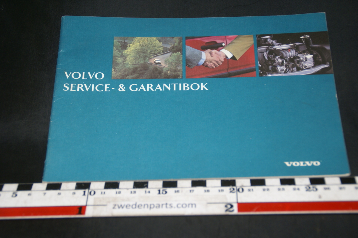 DSC02107 1995 boekje garantie en service origineel Volvo Svensk